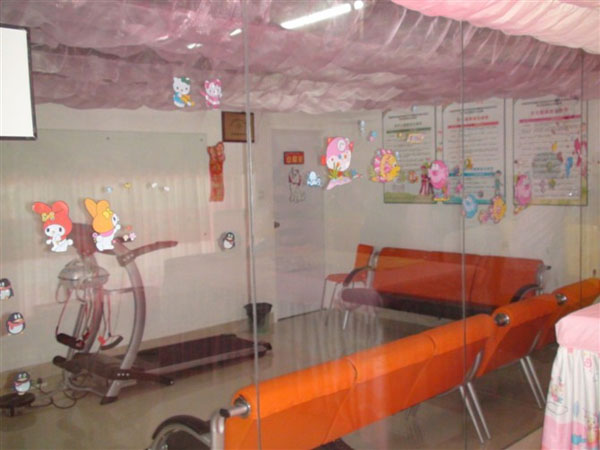 少飛游泳館實(shí)體店