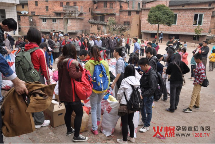 貝寧食品攜手聯(lián)建建設(shè)集團(tuán)給山區(qū)送溫暖