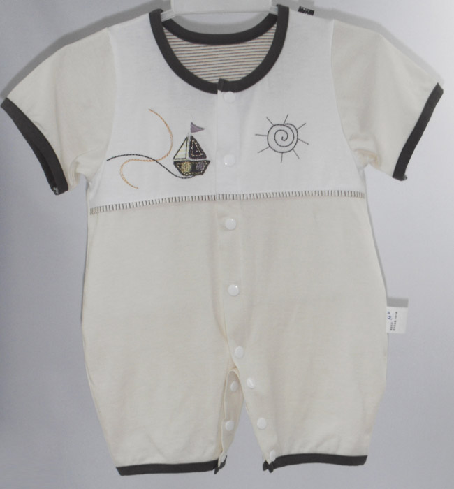 娃愛(ài)的蓓蓓寶寶米色連體衣