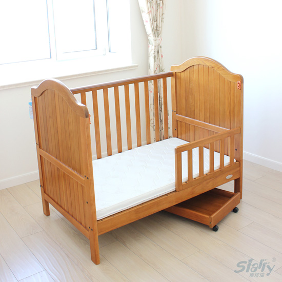 森尼橡木棕色嬰兒床