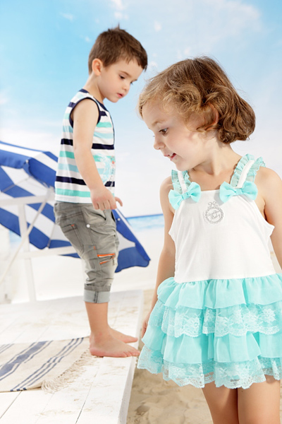 丑丑時(shí)尚新款童裝