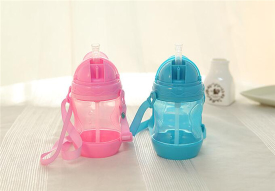 愛嬰寶母嬰用品 一字口外出飲水杯 兒童旅游便攜式背帶水壺