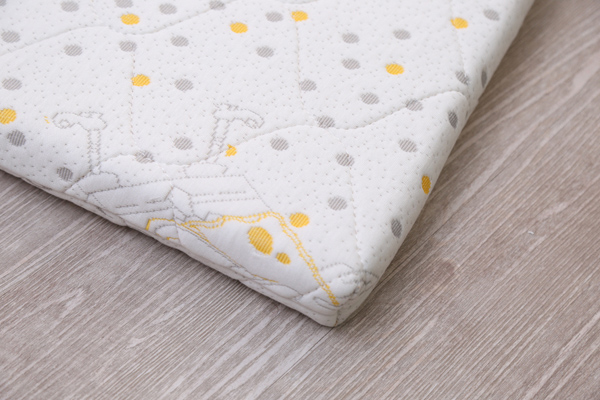 芬可嬰童床墊 海綿寶寶圖案 邊角細(xì)節(jié)