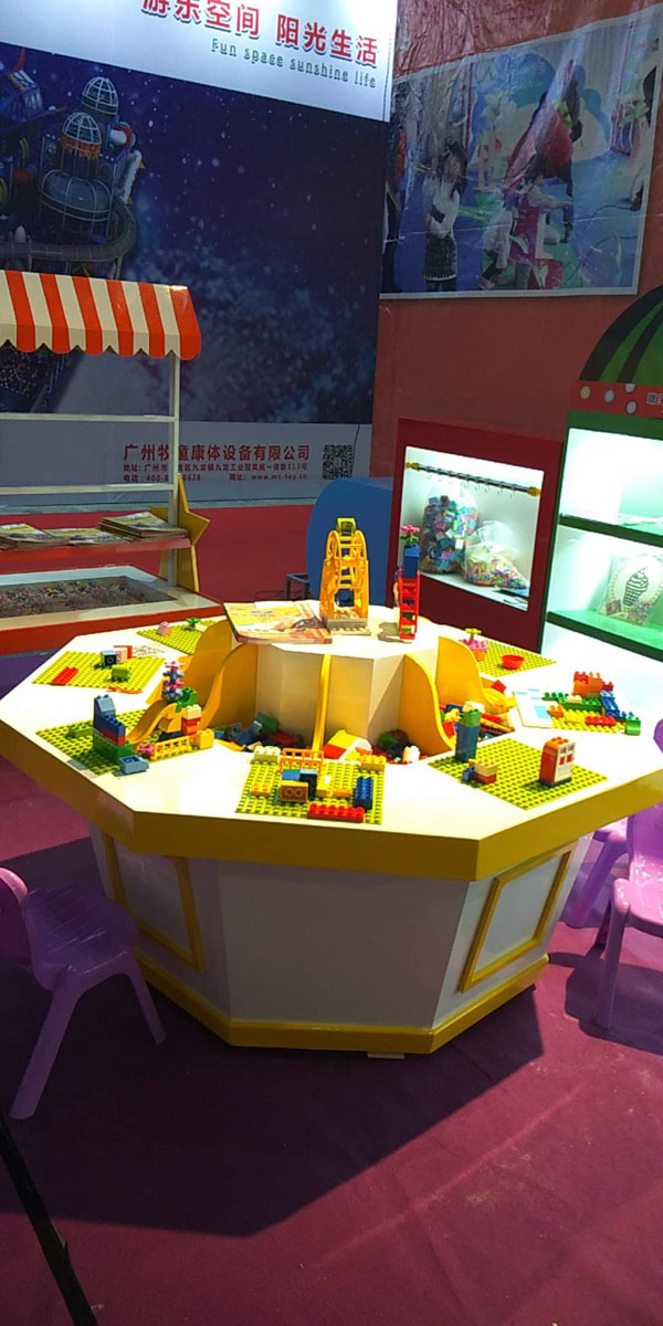 傲寶游樂(lè)設(shè)備2.jpg 傲寶游樂(lè)設(shè)備2.jpg