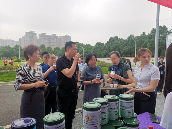 歐比佳乳業(yè)受邀參加綠色食品產(chǎn)業(yè)鏈消費(fèi)體驗(yàn)活動.jpg 歐比佳乳業(yè)受邀參加綠色食品產(chǎn)業(yè)鏈消費(fèi)體驗(yàn)活動.jpg