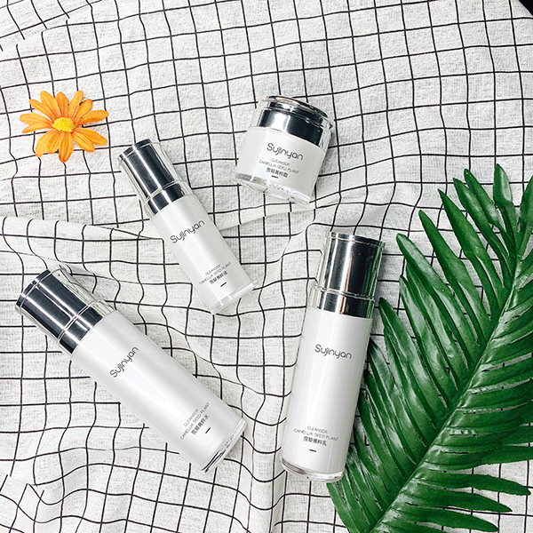 蘇瑾妍成人護(hù)膚系列.jpg 蘇瑾妍成人護(hù)膚系列.jpg