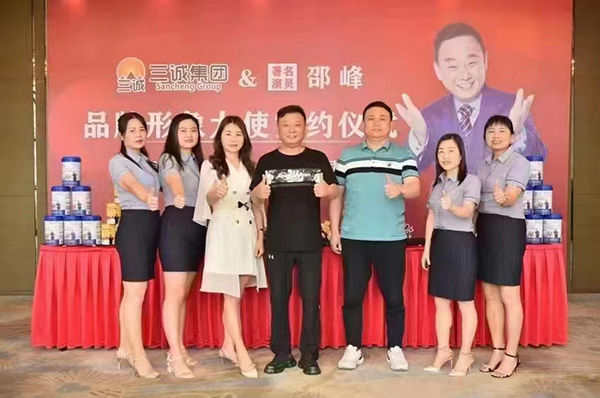 江西三誠集團(tuán)&著名演員邵峰簽約儀式 (2).jpg 江西三誠集團(tuán)&著名演員邵峰簽約儀式 (2).jpg