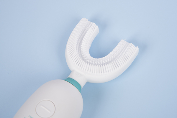 益牙樂(lè)成人U型牙刷產(chǎn)品展示 (2).jpg