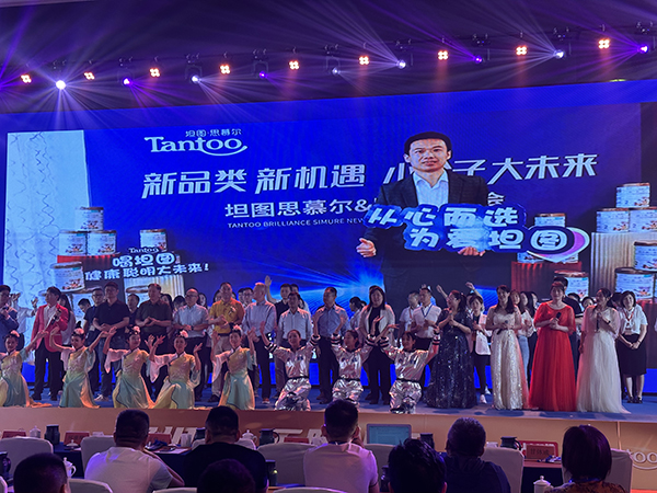 光明致優(yōu)小分子奶粉新品發(fā)布會 (8).jpg 光明致優(yōu)小分子奶粉新品發(fā)布會 (8).jpg